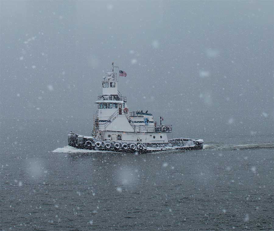Снегопад в море